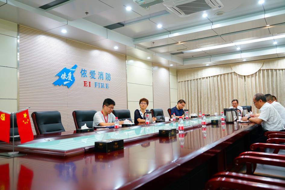 40/41所紀(jì)委書(shū)記程小麗一行蒞臨依愛(ài)消防公司參觀(guān)考察